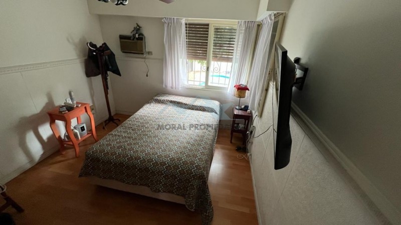 Hermoso Chalet en esquina Castelar Norte