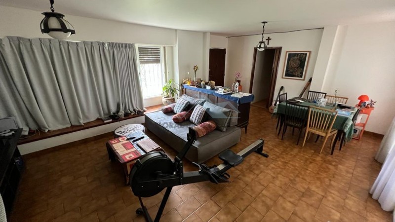 Hermoso Chalet en esquina Castelar Norte