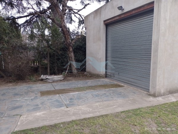 RETASADA- HERMOSA CASA MULTIFAMILIAR EN PARQUE LELOIR LISTA PARA MUDARSE 