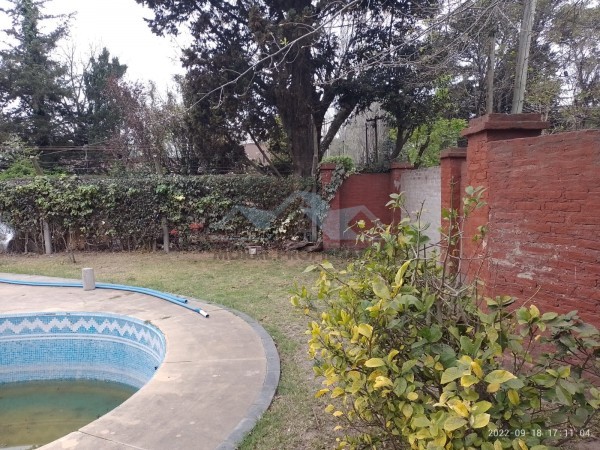 RETASADA- HERMOSA CASA MULTIFAMILIAR EN PARQUE LELOIR LISTA PARA MUDARSE 