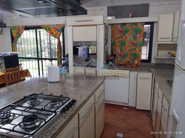 RETASADA- HERMOSA CASA MULTIFAMILIAR EN PARQUE LELOIR LISTA PARA MUDARSE 