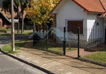 Hermoso Chalet en esquina Castelar Norte