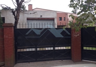 RETASADA- HERMOSA CASA MULTIFAMILIAR EN PARQUE LELOIR LISTA PARA MUDARSE 