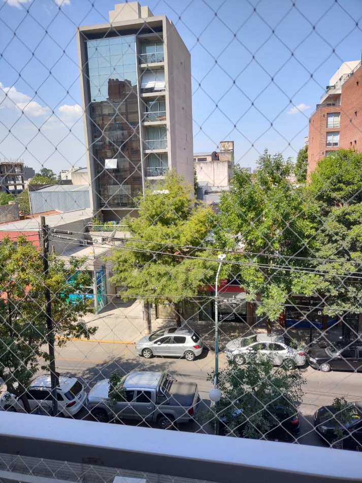 ALQUILO DOS AMBIENTES 3er. piso CASTELAR NORTE 