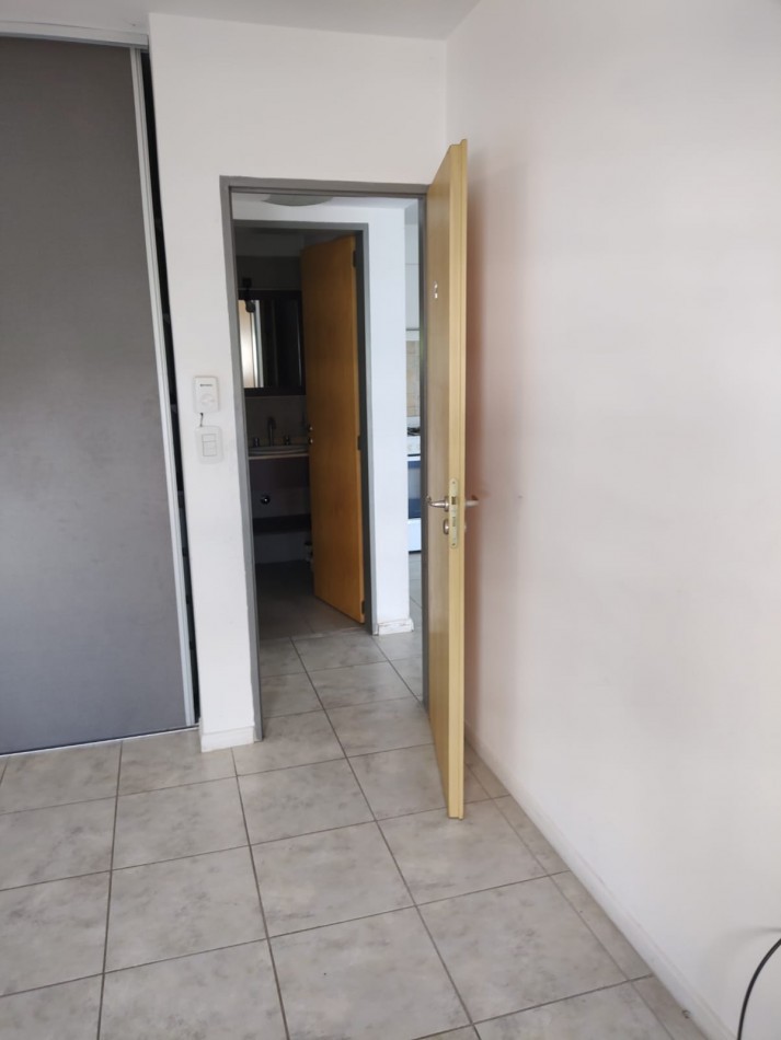 ALQUILO DOS AMBIENTES 3er. piso CASTELAR NORTE 