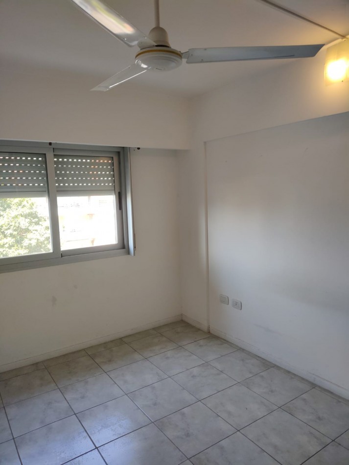 ALQUILO DOS AMBIENTES 3er. piso CASTELAR NORTE 