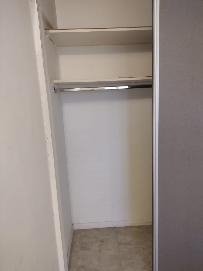 ALQUILO DOS AMBIENTES 3er. piso CASTELAR NORTE 