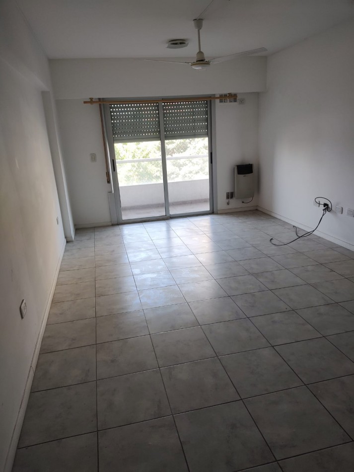 ALQUILO DOS AMBIENTES 3er. piso CASTELAR NORTE 