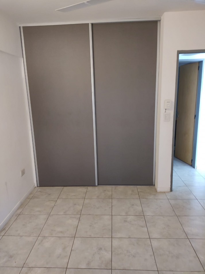 ALQUILO DOS AMBIENTES 3er. piso CASTELAR NORTE 