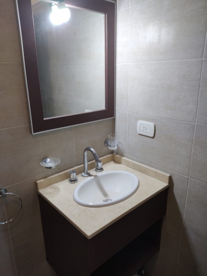 ALQUILO DOS AMBIENTES 3er. piso CASTELAR NORTE 