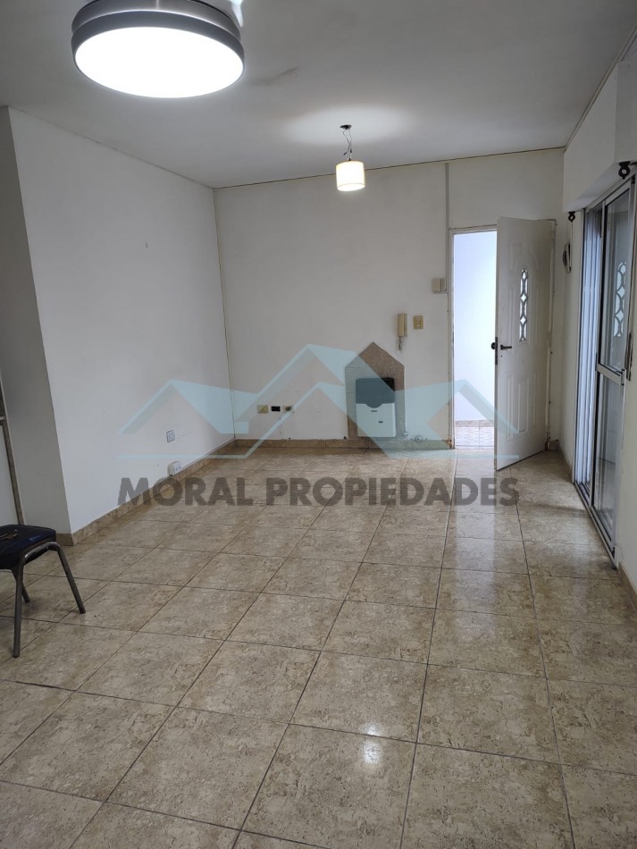 ALQUILO DOS AMBIENTES CON PATIO SEMI-CUBIERTO IMPECABLE 