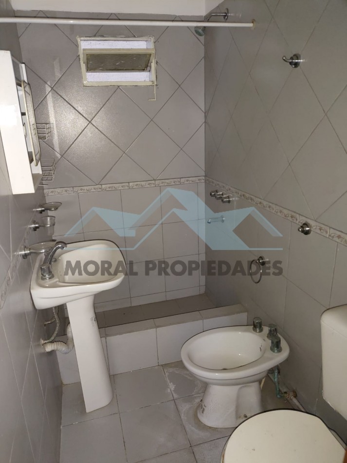 ALQUILO DOS AMBIENTES CON PATIO INMEJORABLE UBICACION