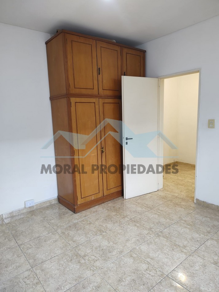 ALQUILO DOS AMBIENTES CON PATIO SEMI-CUBIERTO IMPECABLE 