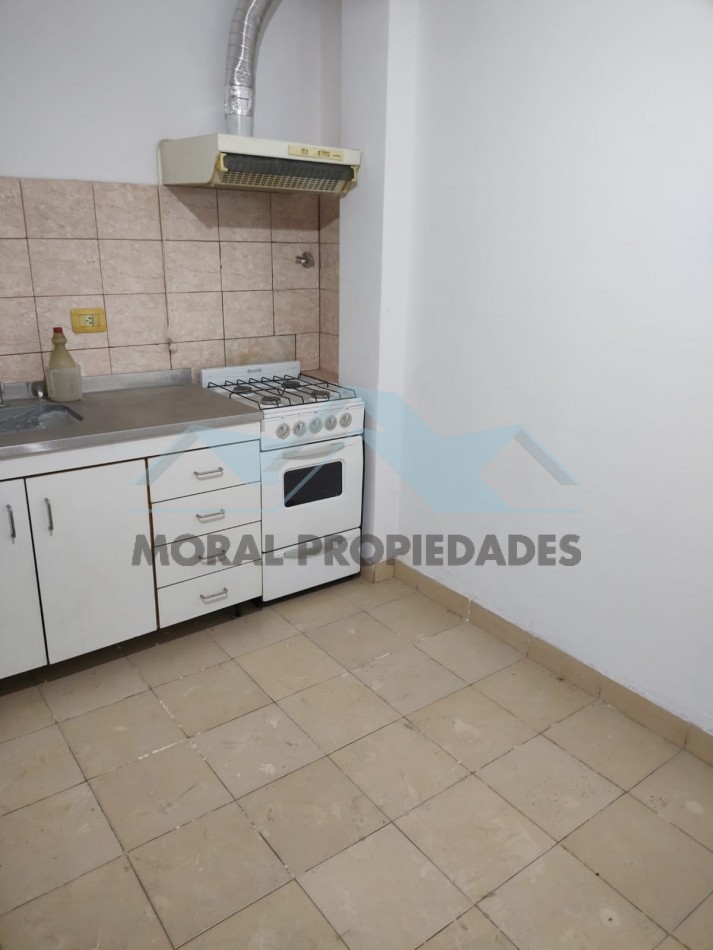 ALQUILO DOS AMBIENTES CON PATIO INMEJORABLE UBICACION