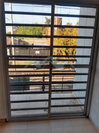 ALQUILO DOS AMBIENTES AL FRENTE