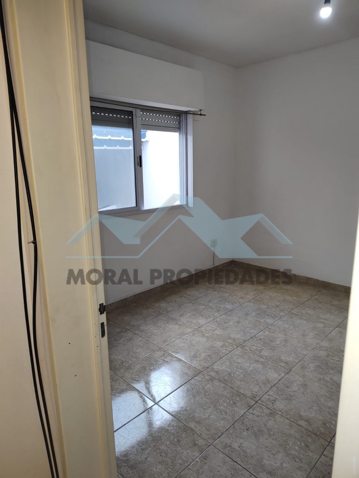 ALQUILO DOS AMBIENTES CON PATIO SEMI-CUBIERTO IMPECABLE 