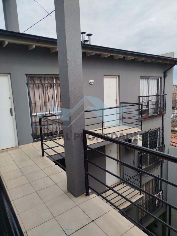OPORTUNIDAD VENDO DOS AMBIENTES CASTELAR SUR- EXCELENTE UBICACION A MUY BUEN PRECIO 