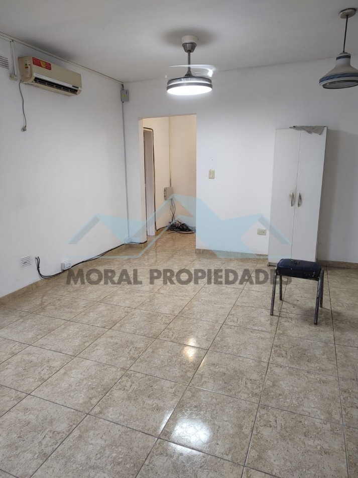 ALQUILO DOS AMBIENTES CON PATIO SEMI-CUBIERTO IMPECABLE 