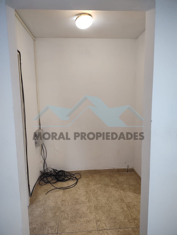 ALQUILO DOS AMBIENTES CON PATIO SEMI-CUBIERTO IMPECABLE 