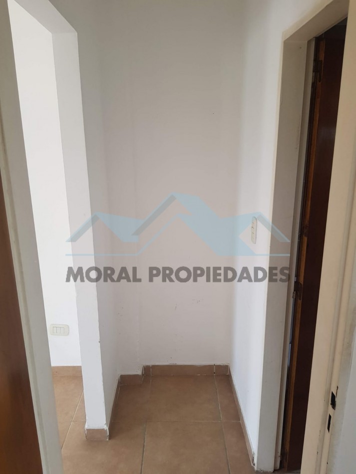 OPORTUNIDAD VENDO DOS AMBIENTES CASTELAR SUR- EXCELENTE UBICACION A MUY BUEN PRECIO 