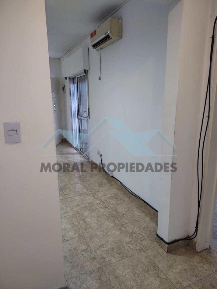 ALQUILO DOS AMBIENTES CON PATIO SEMI-CUBIERTO IMPECABLE 