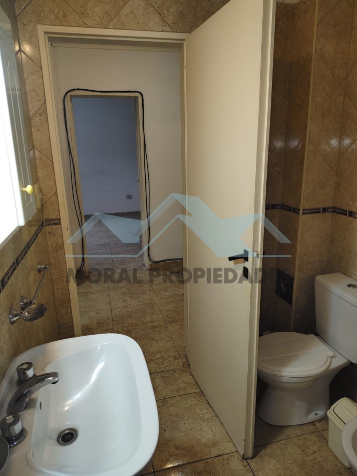 ALQUILO DOS AMBIENTES CON PATIO SEMI-CUBIERTO IMPECABLE 