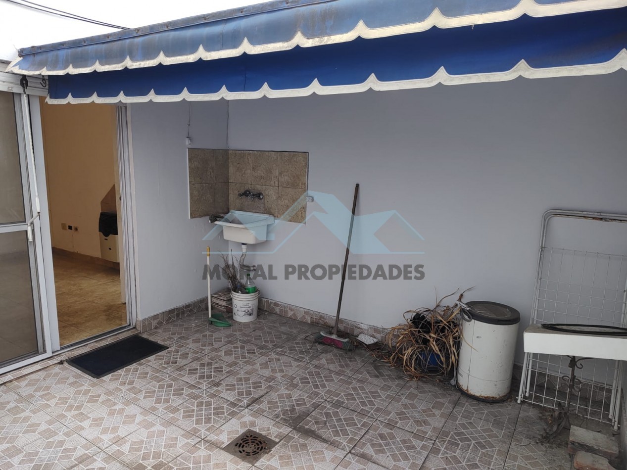 ALQUILO DOS AMBIENTES CON PATIO SEMI-CUBIERTO IMPECABLE 