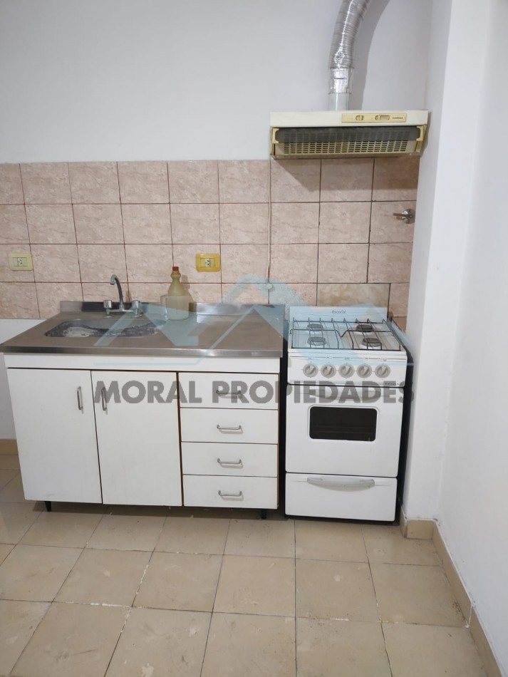 ALQUILO DOS AMBIENTES CON PATIO INMEJORABLE UBICACION