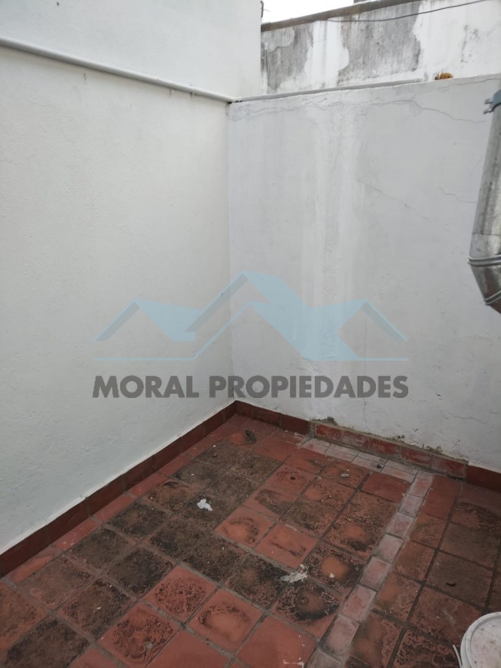 ALQUILO DOS AMBIENTES CON PATIO INMEJORABLE UBICACION