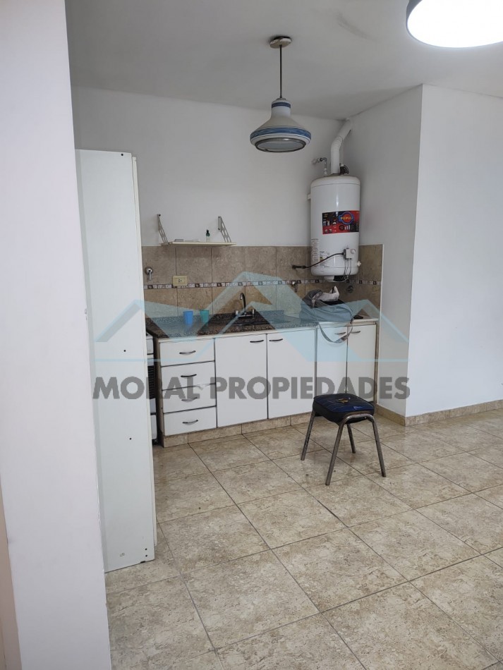 ALQUILO DOS AMBIENTES CON PATIO SEMI-CUBIERTO IMPECABLE 