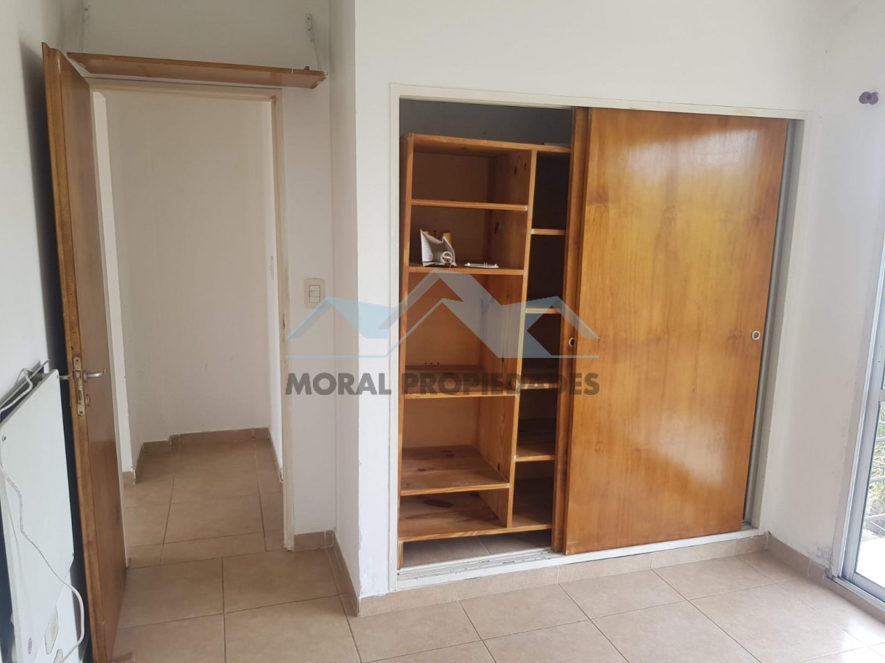 OPORTUNIDAD VENDO DOS AMBIENTES CASTELAR SUR- EXCELENTE UBICACION A MUY BUEN PRECIO 