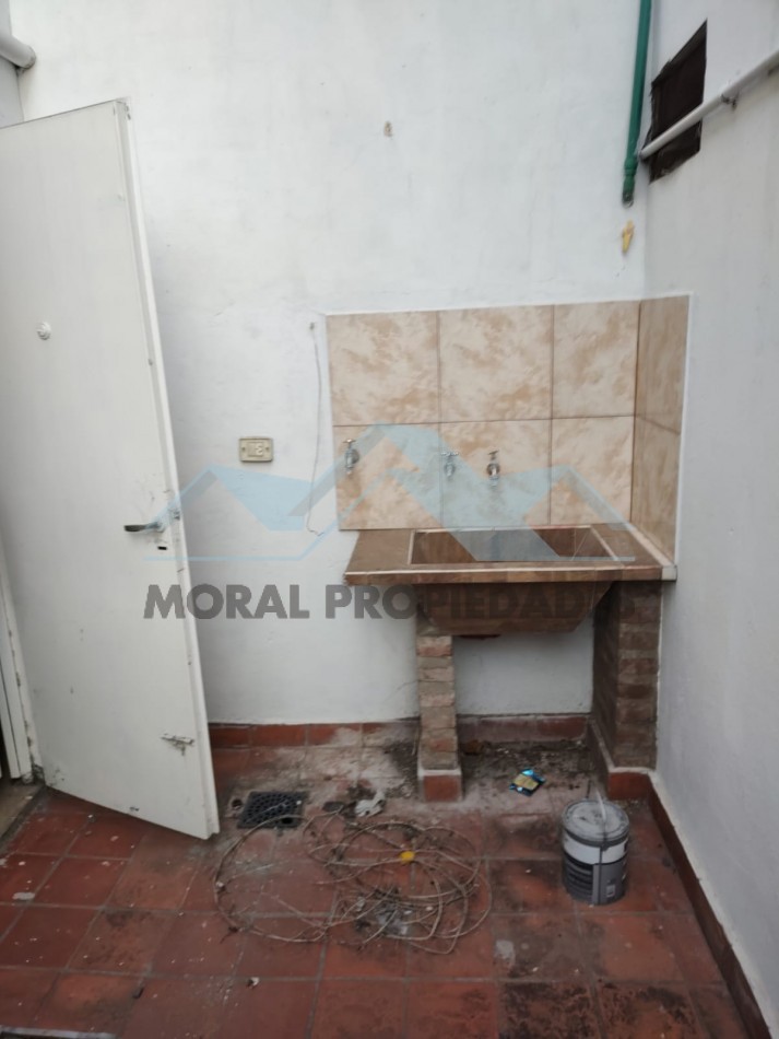 ALQUILO DOS AMBIENTES CON PATIO INMEJORABLE UBICACION