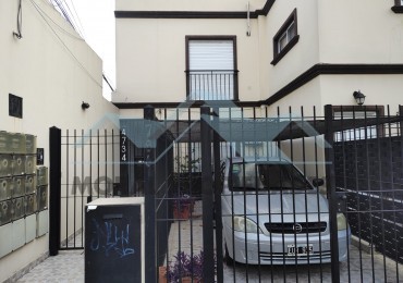 ALQUILO DOS AMBIENTES CON PATIO SEMI-CUBIERTO IMPECABLE 