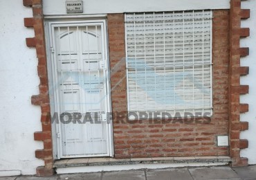 ALQUILO DOS AMBIENTES CON PATIO INMEJORABLE UBICACION